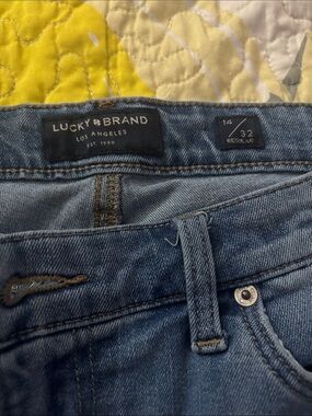 Lucky Brand women’s Light Blue Slim Jeans